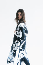 Cargar imagen en el visor de la galería, Black Salt Satin Longmono