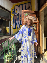 Kép betöltése a galériamegjelenítőbe: Saffron Blue Satin Kimono