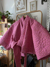 Cargar imagen en el visor de la galería, FLUFFY / Crop Kimo Puffer Jacket