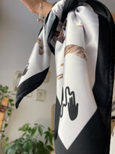 Kép betöltése a galériamegjelenítőbe: The Frakk Scarf