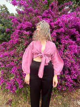 Kép betöltése a galériamegjelenítőbe: Sassy Wavy Kimo Top