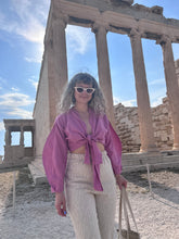 Kép betöltése a galériamegjelenítőbe: Sassy Wavy Kimo Top