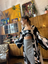 Cargar imagen en el visor de la galería, Black Salt Satin Longmono