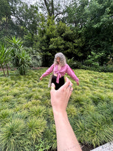 Kép betöltése a galériamegjelenítőbe: Sassy Wavy Kimo Top