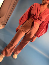 Kép betöltése a galériamegjelenítőbe: Sassy Wavy Kimo Top