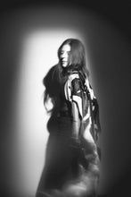 Cargar imagen en el visor de la galería, Black Salt Satin Longmono