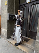 Cargar imagen en el visor de la galería, Jankasara Dark Choko Long Satin Kimono