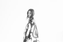 Cargar imagen en el visor de la galería, Black Salt Satin Longmono