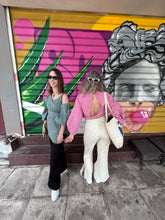 Kép betöltése a galériamegjelenítőbe: Sassy Wavy Kimo Top