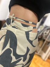 Kép betöltése a galériamegjelenítőbe: Linen Wrap Skirt