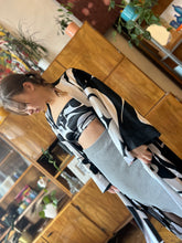 Cargar imagen en el visor de la galería, Black Salt Satin Longmono