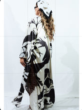 Cargar imagen en el visor de la galería, Jankasara Dark Choko Long Satin Kimono