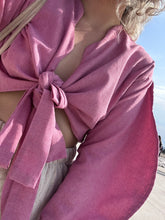 Kép betöltése a galériamegjelenítőbe: Sassy Wavy Kimo Top