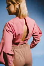 Kép betöltése a galériamegjelenítőbe: Sassy Wavy Kimo Top