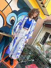 Kép betöltése a galériamegjelenítőbe: Saffron Blue Satin Kimono
