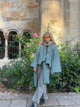 Cargar imagen en el visor de la galería, FLUFFY / Crop Kimo Puffer Jacket