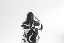 Cargar imagen en el visor de la galería, Black Salt Satin Longmono