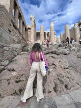 Kép betöltése a galériamegjelenítőbe: Sassy Wavy Kimo Top