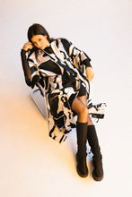 Cargar imagen en el visor de la galería, Black Salt Satin Longmono