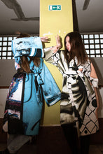 Kép betöltése a galériamegjelenítőbe: Keleti Blokk Blue Clown x das fanni KIMONO