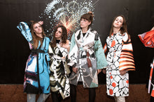 Kép betöltése a galériamegjelenítőbe: Keleti Blokk Korlátok x das fanni KIMONO