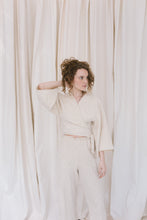 Kép betöltése a galériamegjelenítőbe: Creamy Waves Flare Pants