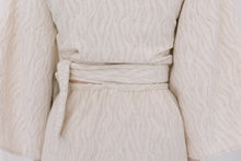 Kép betöltése a galériamegjelenítőbe: Creamy Waves Kimo Top