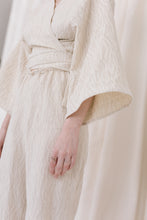 Kép betöltése a galériamegjelenítőbe: Creamy Waves Kimo Top