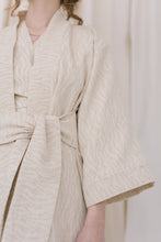 Kép betöltése a galériamegjelenítőbe: Creamy Waves KIMONO