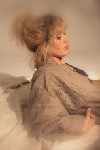 Cargar imagen en el visor de la galería, Kimono de lino pintado a mano