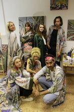 Kép betöltése a galériamegjelenítőbe: Marosi Panni / Plant Leo Face Kimono