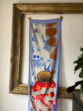 Kép betöltése a galériamegjelenítőbe: Dragon Vase Scarf