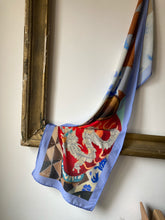 Kép betöltése a galériamegjelenítőbe: Dragon Vase Scarf