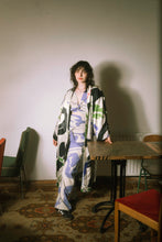 Kép betöltése a galériamegjelenítőbe: Four Spices Satin Kimono
