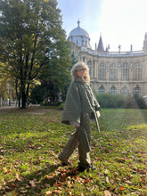 Cargar imagen en el visor de la galería, FLUFFY / Crop Kimo Puffer Jacket
