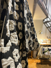Load image into Gallery viewer, Daisy Jacquard Kimono
