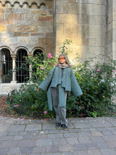 Cargar imagen en el visor de la galería, FLUFFY / Crop Kimo Puffer Jacket
