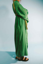 Cargar imagen en el visor de la galería, Bold Green Viscose Kimono
