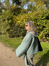 Cargar imagen en el visor de la galería, FLUFFY / Crop Kimo Puffer Jacket
