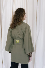 Cargar imagen en el visor de la galería, Kimono Lino Verde Oliva
